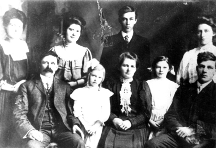 Lowe Family about 1907